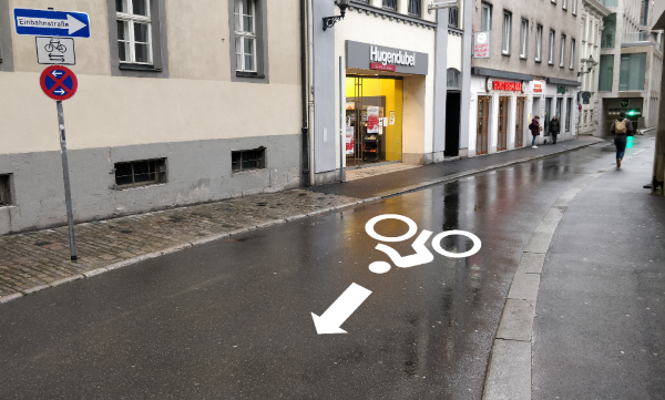 Beispiel einer deutlichen Kennzeichnung Radgegenverkehr in einer Einbahnstraße