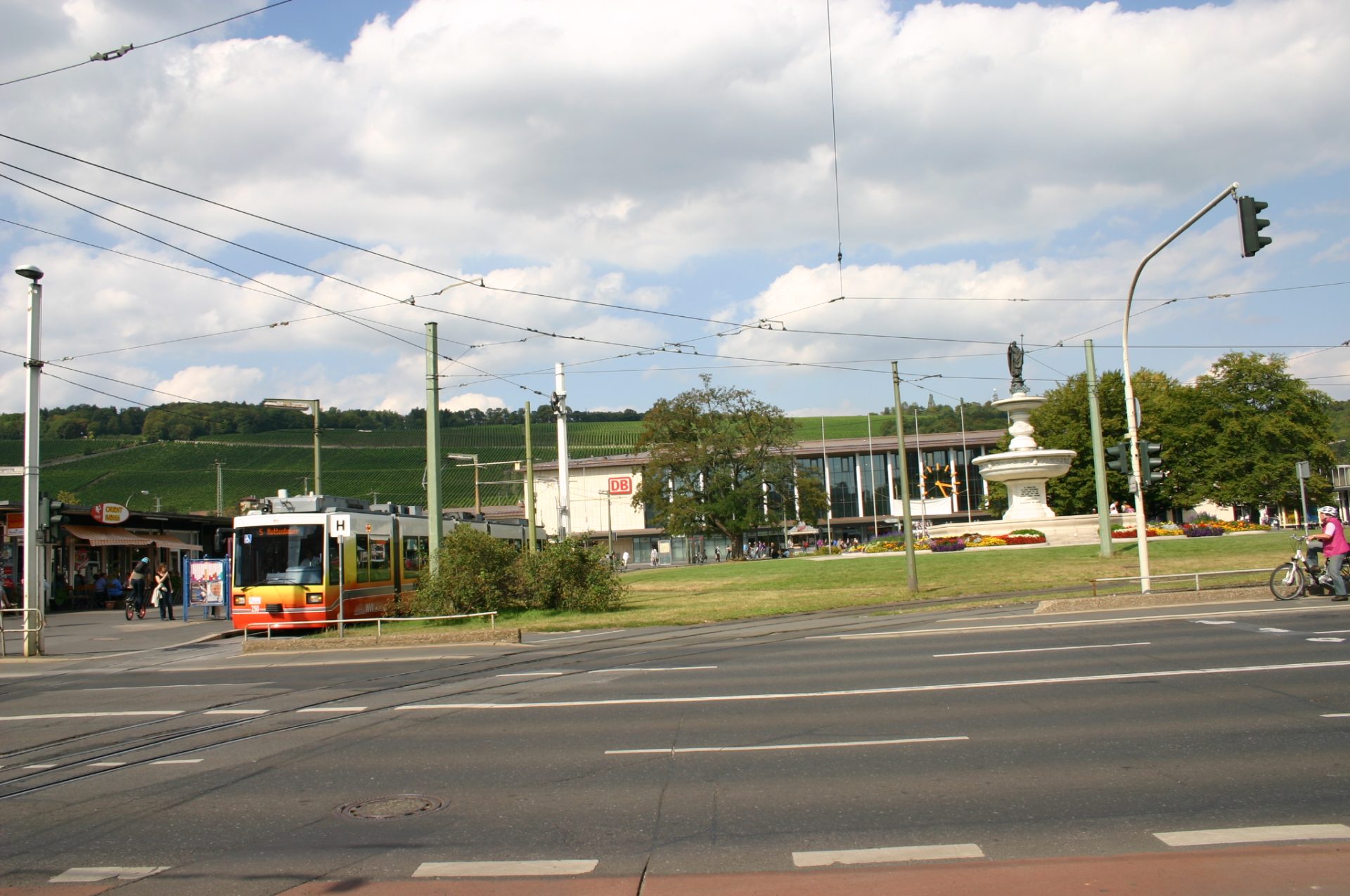 Bahnhofsvorplatz Hauptbahnhof Würzburg