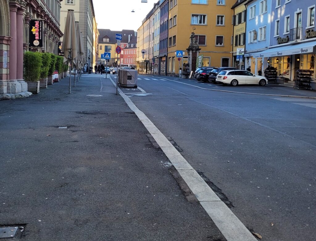 Blick in die Karmelitentstraße