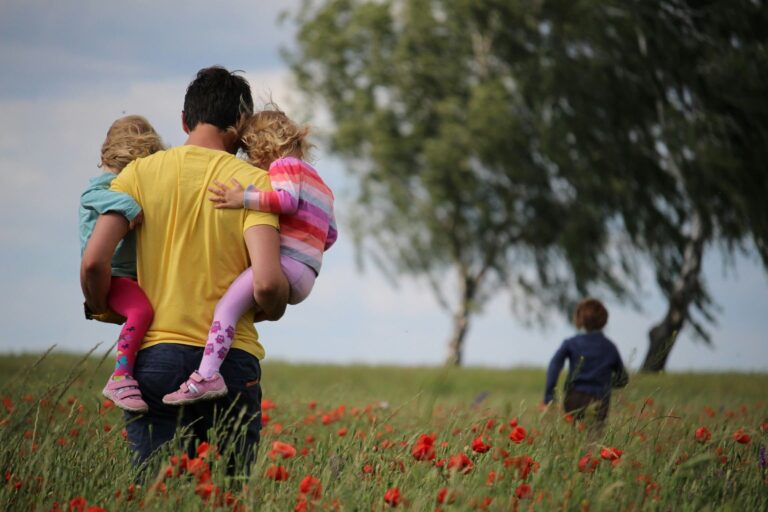 Prüfauftrag für ein geeignetes „Modell Elterngeldähnlicher Leistungen“ für Würzburg – Bericht zu Pflegefamilien und Heimunterbringung von Pflegekindern