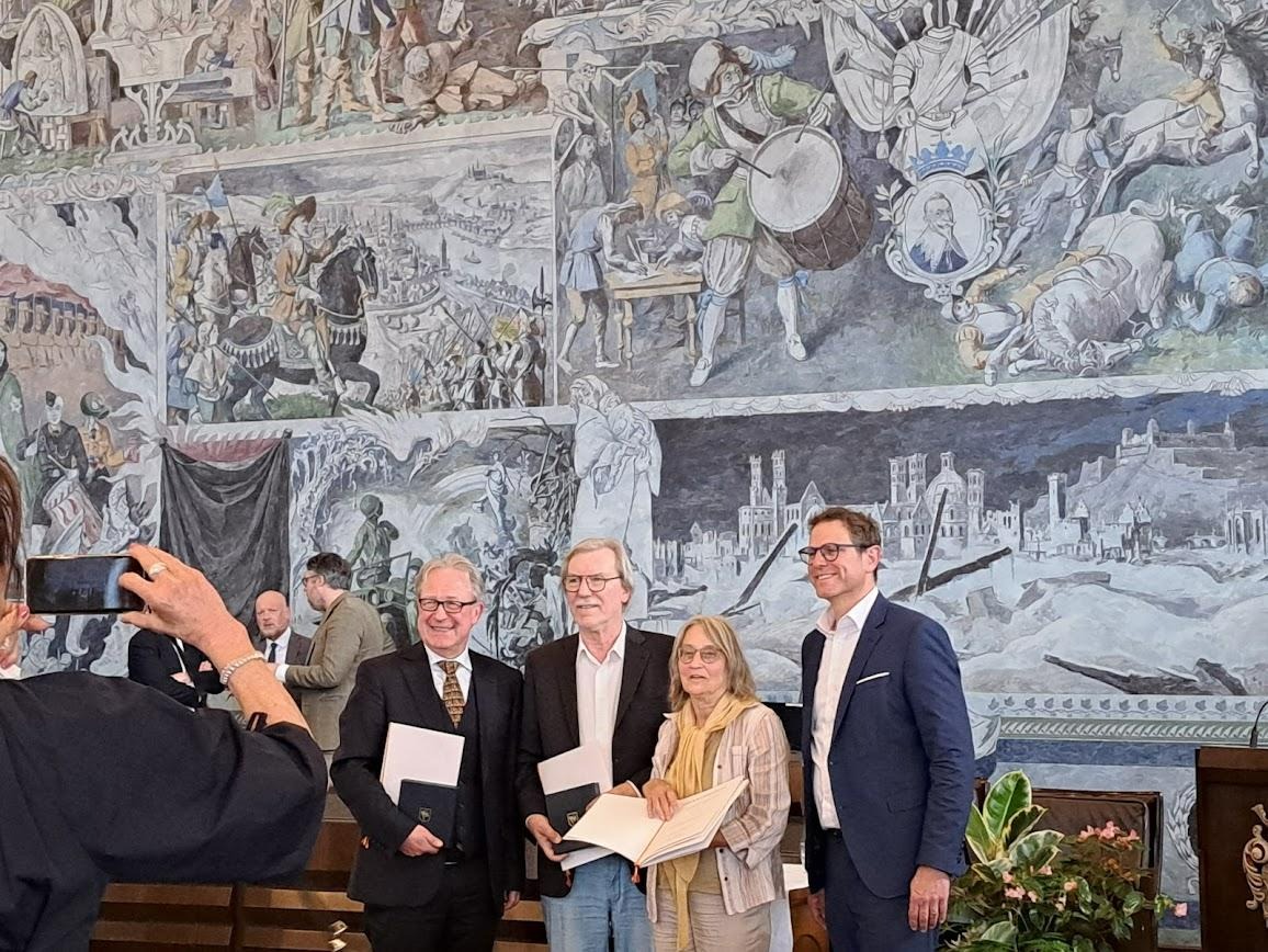 Verleihung der Ehrenmedaille der Stadt Würzburg an Joachim Spatz (FDP), Antonino "Nuccio" Pecoraro und Karin Miethaner Vent - mit Oberbürgermeister Martin Heilig